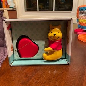 Disney winnie the pooh valentines salt and pepper shaker